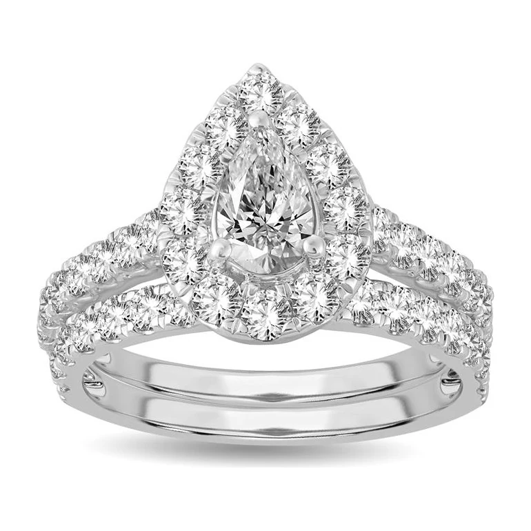 Pear Engagement Ring with Natural Side Diamonds in 14K white gold