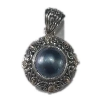 Mabe Pearl Pendant in sterling silver with 18K gold accents