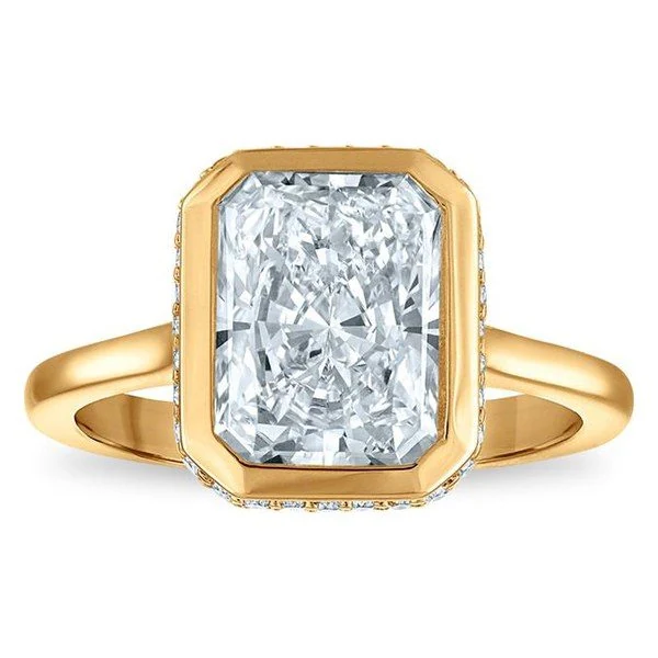 Bezel Solitaire Plus · Radiant in yellow gold