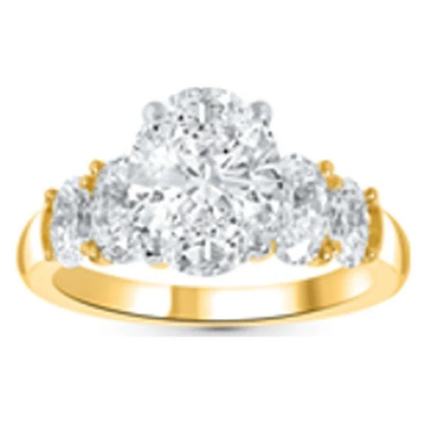 Graduated Oval Engagement Ring · No. 1371 in yellow gold