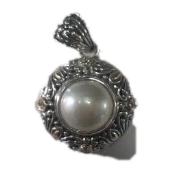 Mabe Pearl Pendant in sterling silver with 18K gold accents